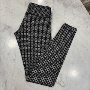 lululemon athletica Black and White Patterned Leggings.Good condition like New